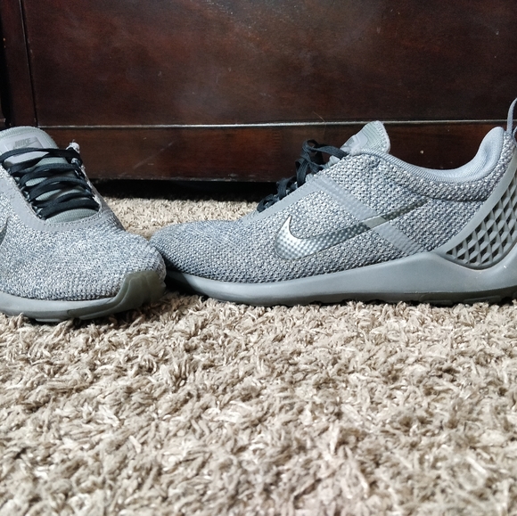 nike lunarestoa 2 se cool grey